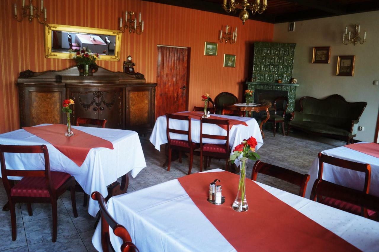 Dwor Dluzniewo Bed and Breakfast Esterno foto