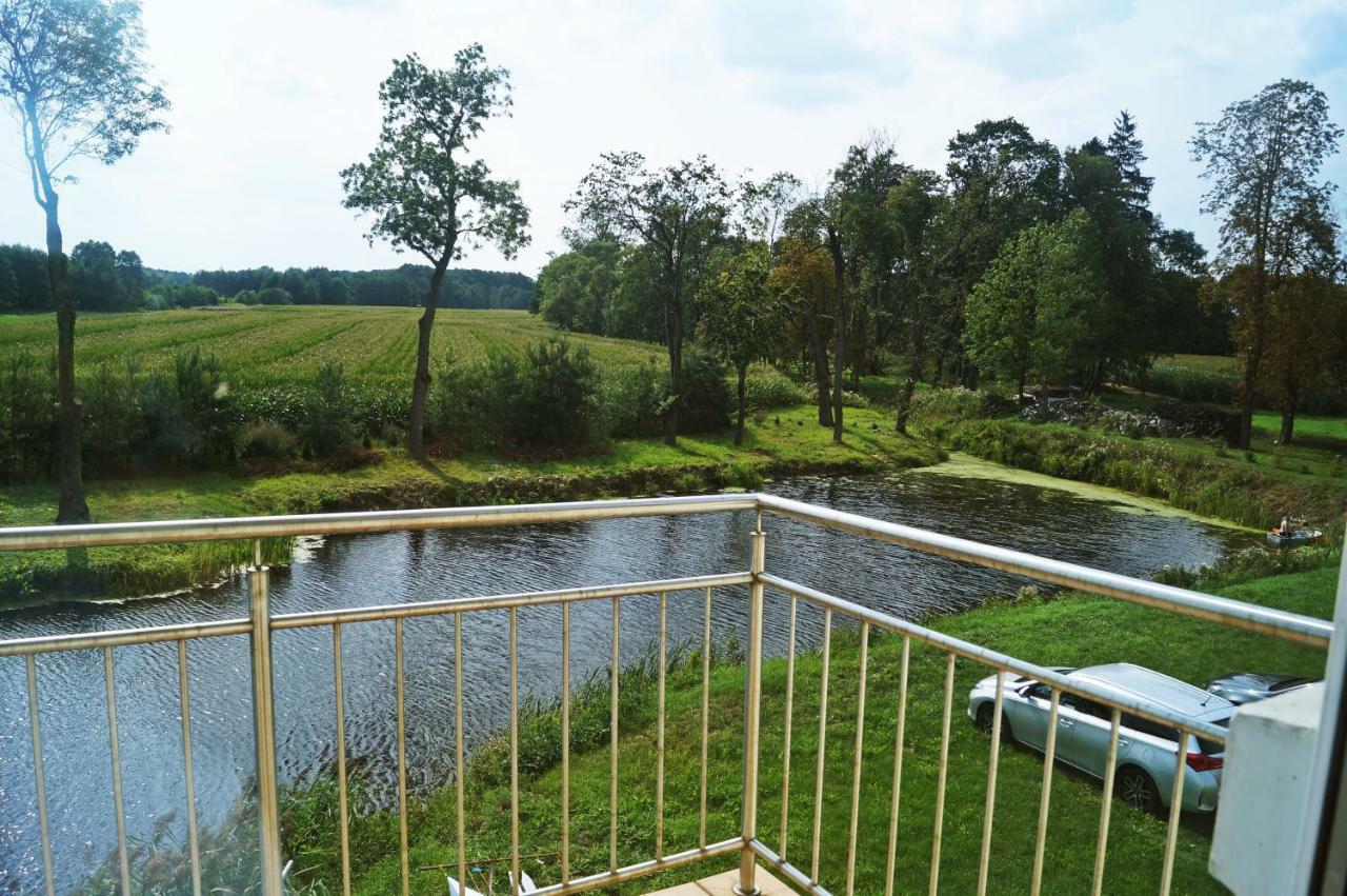 Dwor Dluzniewo Bed and Breakfast Esterno foto