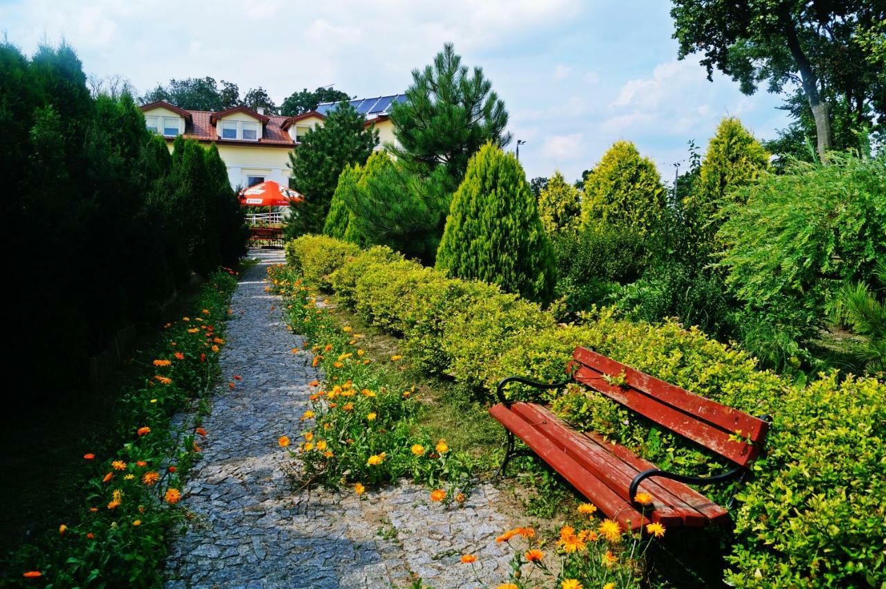 Dwor Dluzniewo Bed and Breakfast Esterno foto