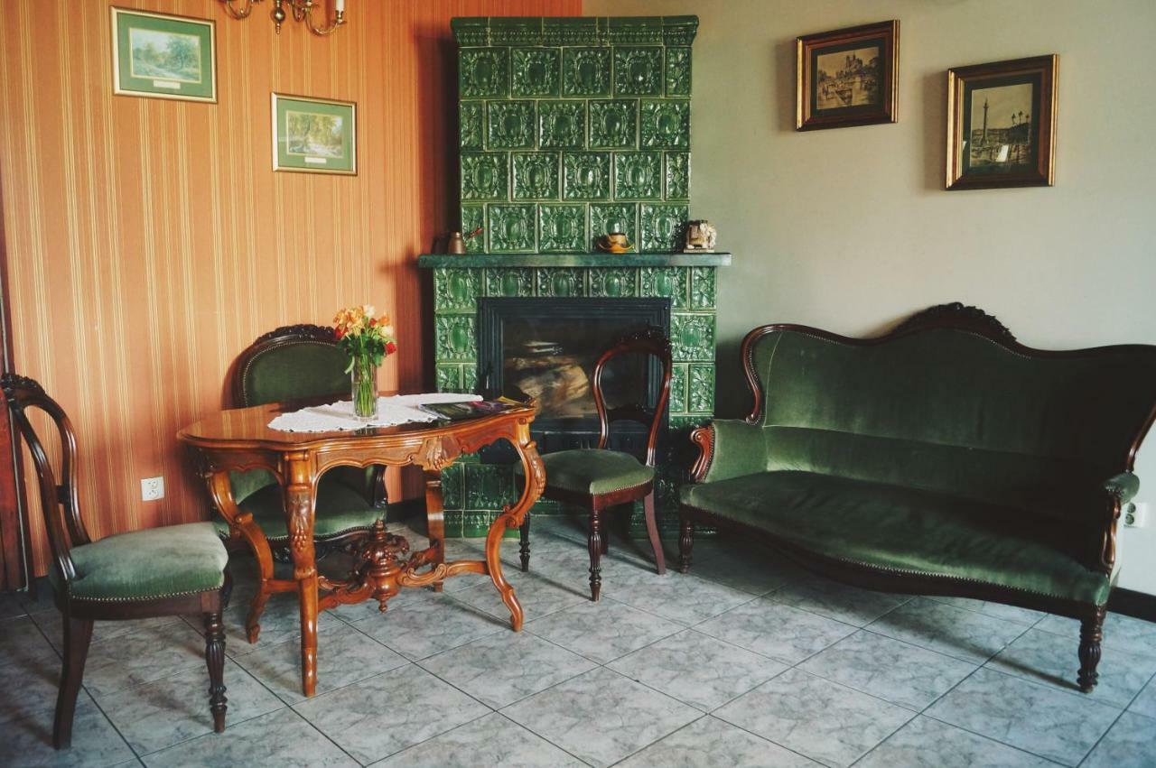 Dwor Dluzniewo Bed and Breakfast Esterno foto
